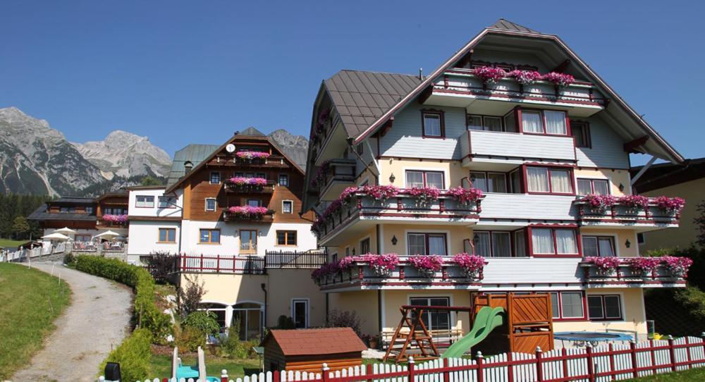 Hotel Neuwirt Ramsau am Dachstein Dış mekan fotoğraf